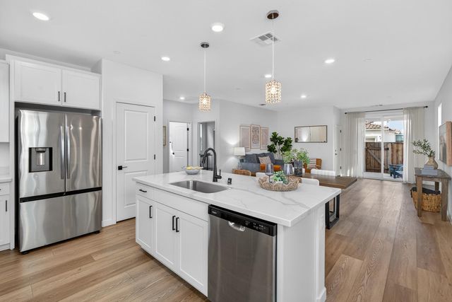 10156 Zane Way, Elk Grove, CA 95757