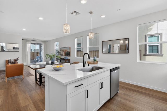 10156 Zane Way, Elk Grove, CA 95757