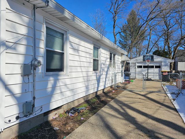 3584 Flamingo Avenue SW, Wyoming, MI 49509