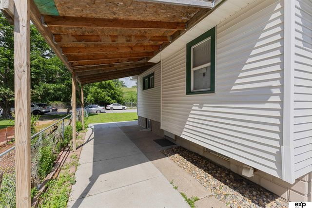 1007 S 28th Street, Omaha, NE 68105