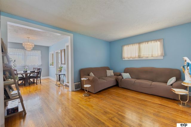 1007 S 28th Street, Omaha, NE 68105
