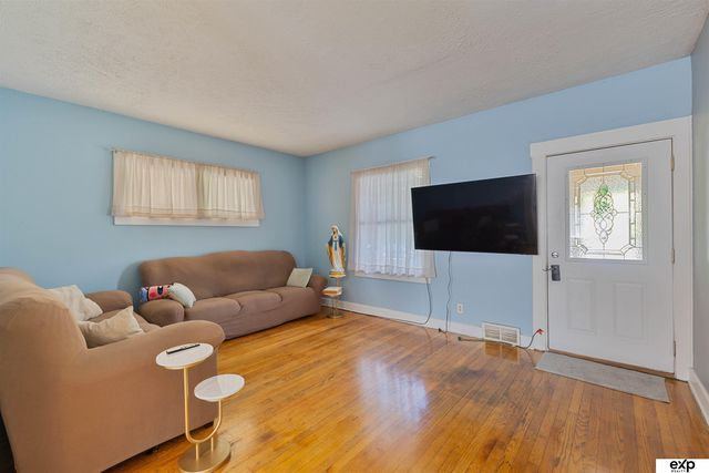 1007 S 28th Street, Omaha, NE 68105