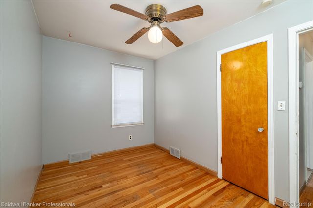 9388 Salem, Redford Charter Township, MI 48239