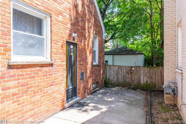 9388 Salem, Redford Charter Township, MI 48239