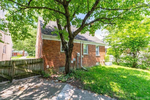 9388 Salem, Redford Charter Township, MI 48239