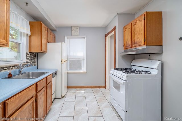 9388 Salem, Redford Charter Township, MI 48239
