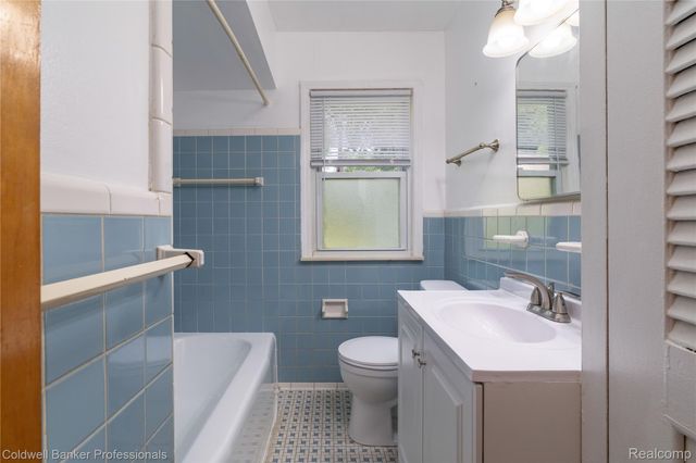 9388 Salem, Redford Charter Township, MI 48239