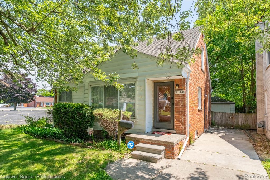 9388 Salem, Redford Charter Township, MI 48239
