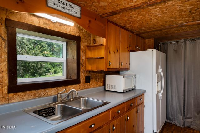 7090 Old Asheville Highway, Greeneville, TN 37743