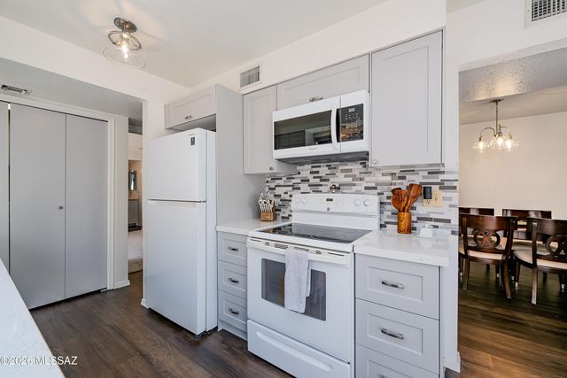 2417 N Palo Hacha Drive, Tucson, AZ 85745