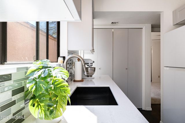 2417 N Palo Hacha Drive, Tucson, AZ 85745