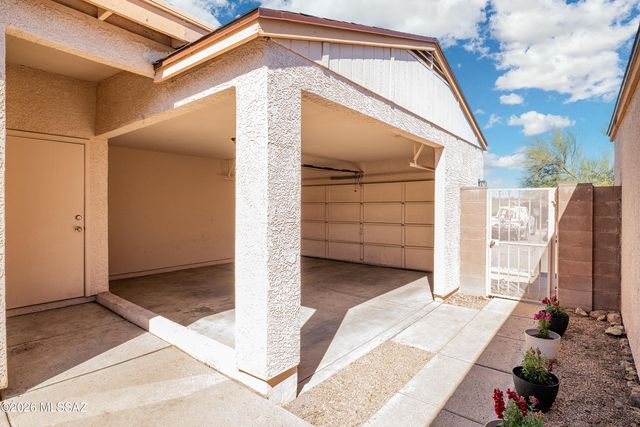 2417 N Palo Hacha Drive, Tucson, AZ 85745