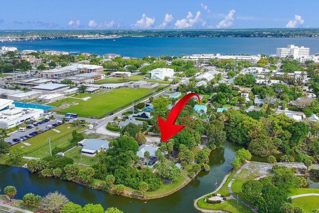 612 SE 6th Street, Stuart, FL 34994