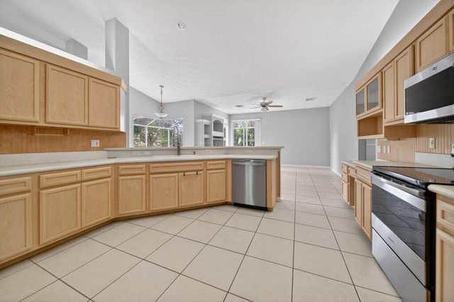 612 SE 6th Street, Stuart, FL 34994