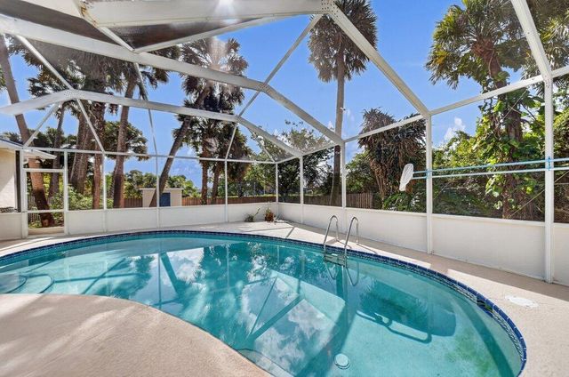 612 SE 6th Street, Stuart, FL 34994