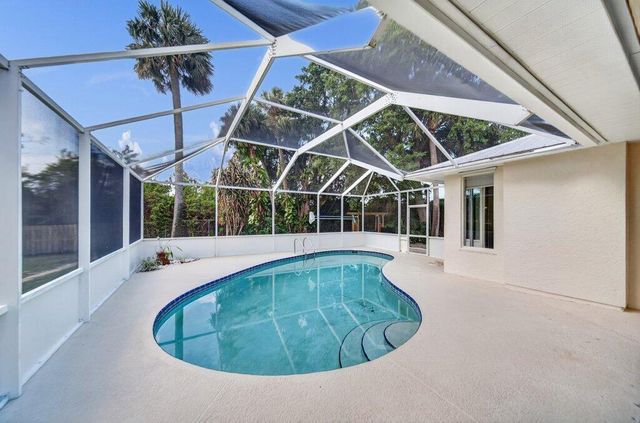 612 SE 6th Street, Stuart, FL 34994