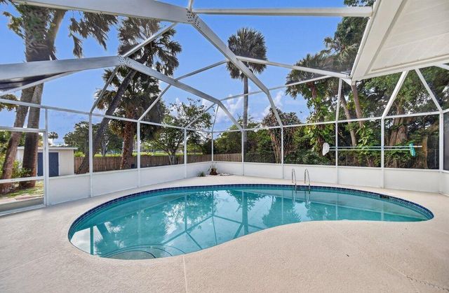 612 SE 6th Street, Stuart, FL 34994