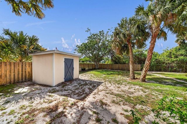 612 SE 6th Street, Stuart, FL 34994