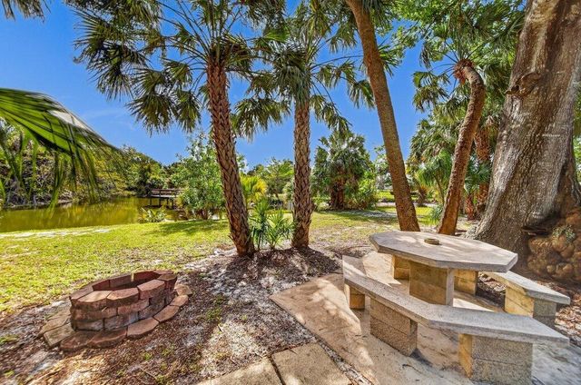 612 SE 6th Street, Stuart, FL 34994