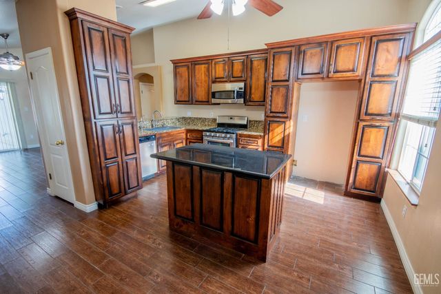 9508 Bard Court, Bakersfield, CA 93311