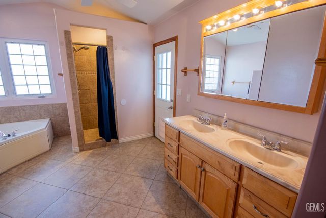 9508 Bard Court, Bakersfield, CA 93311