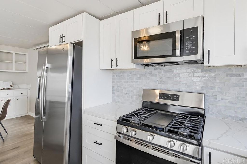 Image 13 of property listing at 402 63rd Street 115, San Diego, CA 92114