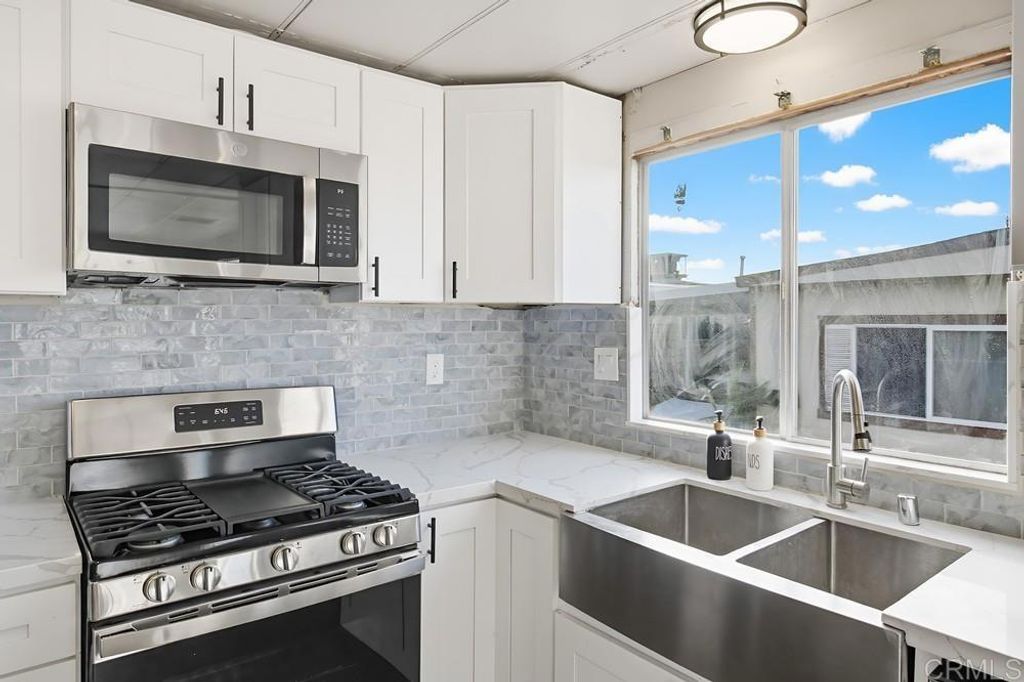 Image 15 of property listing at 402 63rd Street 115, San Diego, CA 92114
