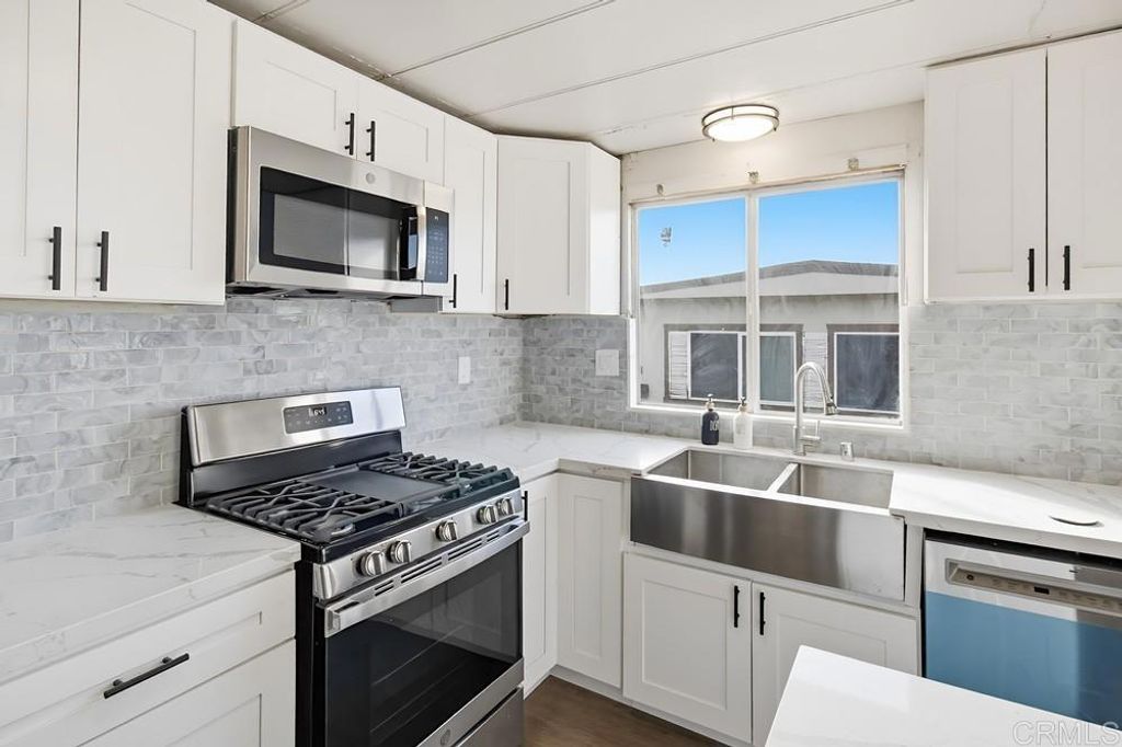 Image 16 of property listing at 402 63rd Street 115, San Diego, CA 92114