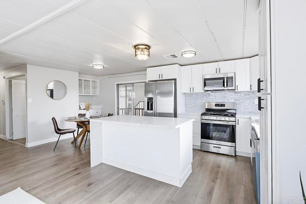 Image 2 of property listing at 402 63rd Street 115, San Diego, CA 92114