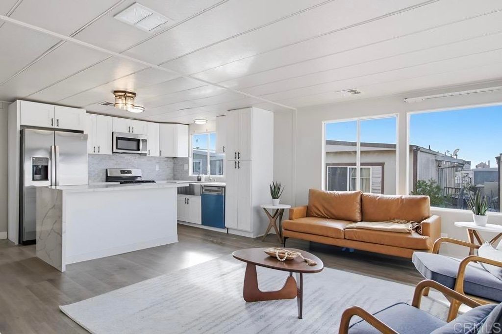 Image 3 of property listing at 402 63rd Street 115, San Diego, CA 92114