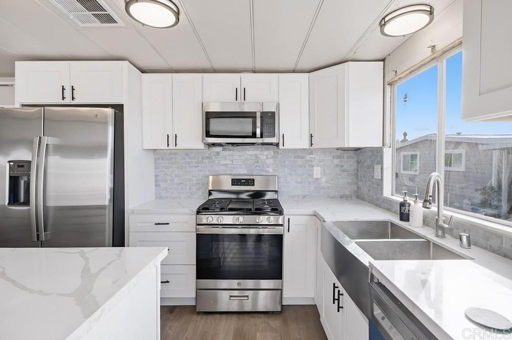 Image 4 of property listing at 402 63rd Street 115, San Diego, CA 92114