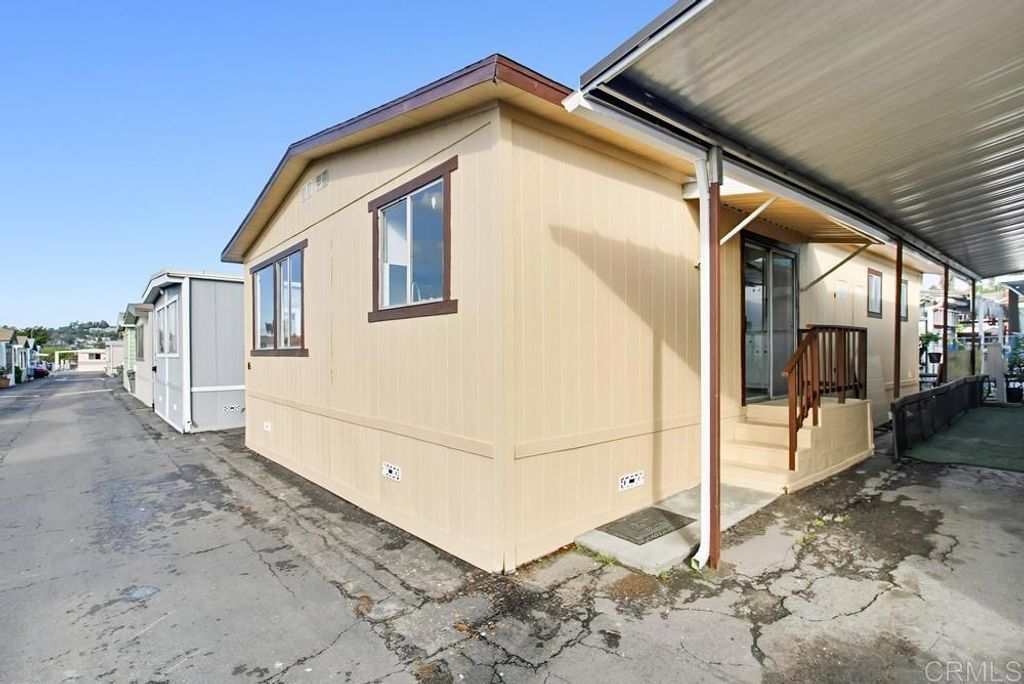 Image 6 of property listing at 402 63rd Street 115, San Diego, CA 92114