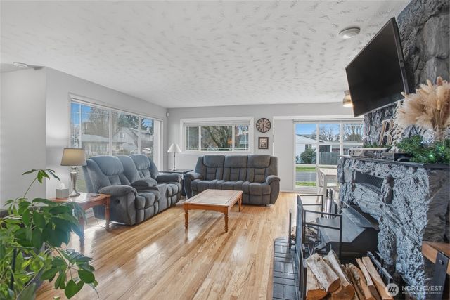2748 Field St, Longview, WA 98632
