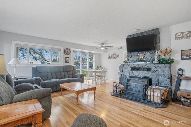2748 Field St, Longview, WA 98632