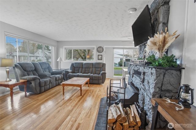 2748 Field St, Longview, WA 98632