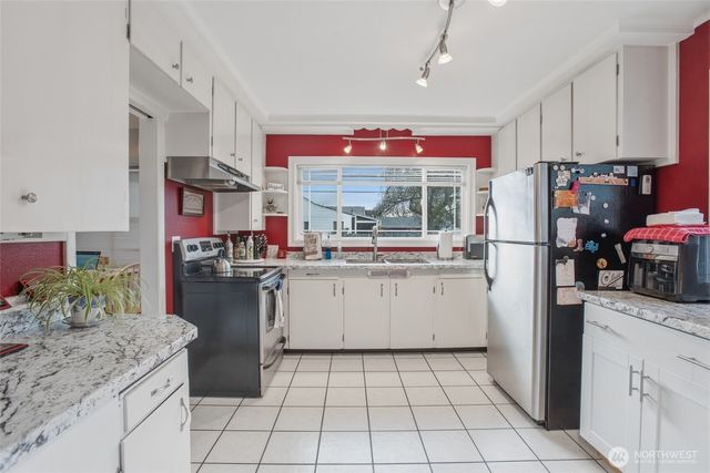 2748 Field St, Longview, WA 98632