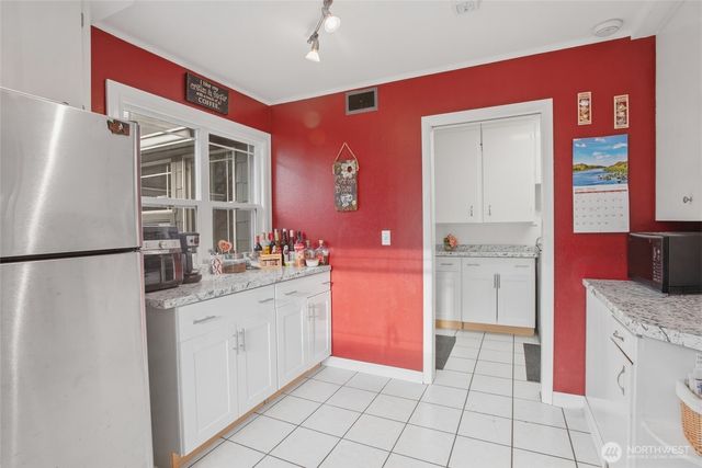 2748 Field St, Longview, WA 98632