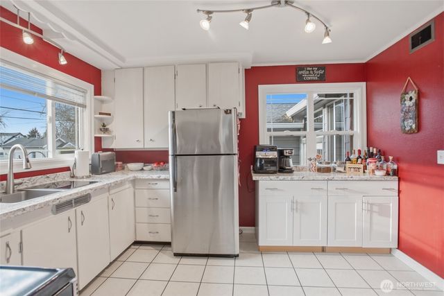 2748 Field St, Longview, WA 98632