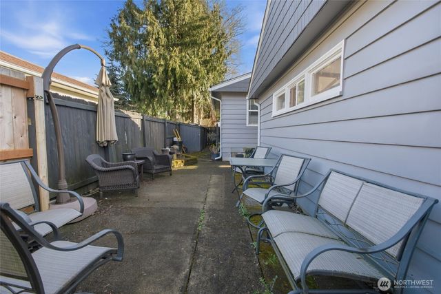 2748 Field St, Longview, WA 98632