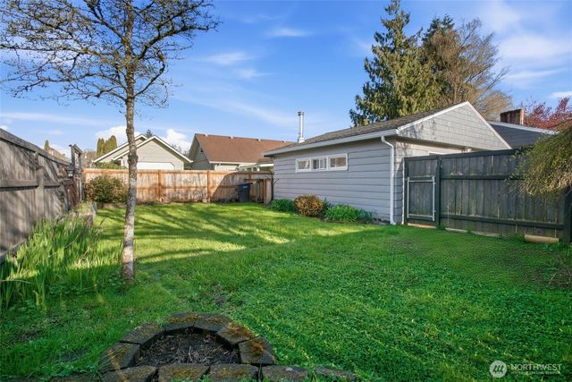 2748 Field St, Longview, WA 98632