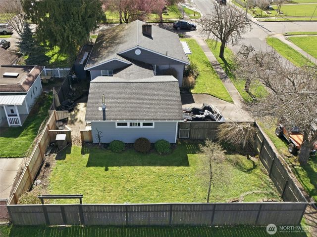 2748 Field St, Longview, WA 98632