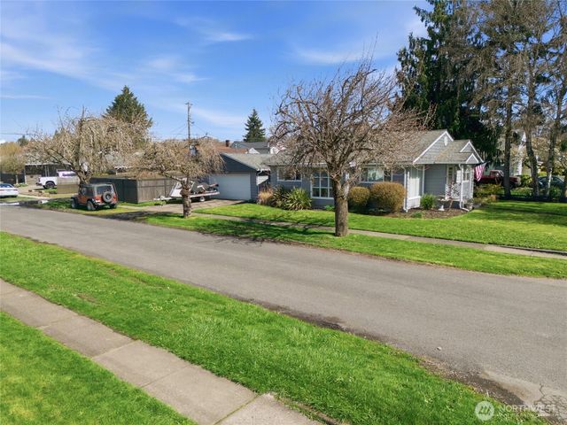 2748 Field St, Longview, WA 98632