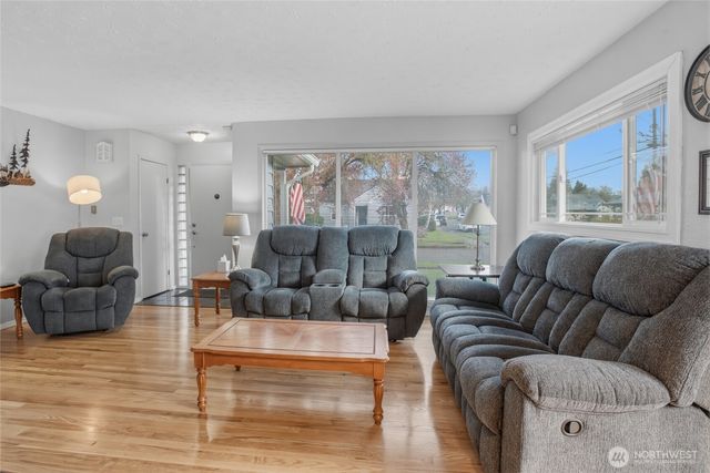 2748 Field St, Longview, WA 98632