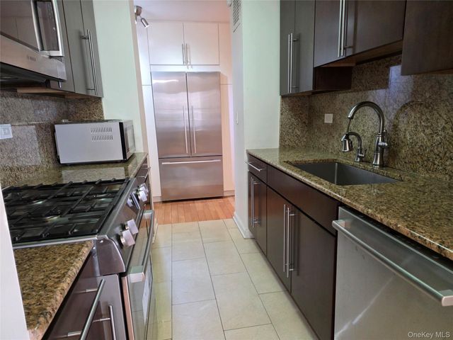 17-85 215 Street 6G, Bayside, NY 11360