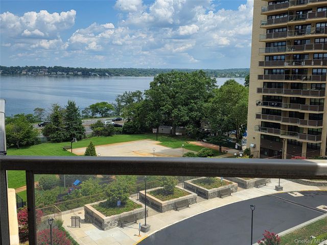 17-85 215 Street 6G, Bayside, NY 11360