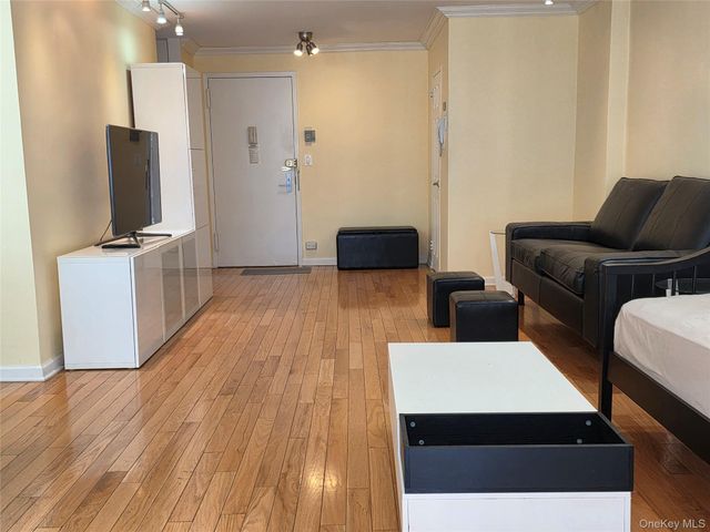 17-85 215 Street 6G, Bayside, NY 11360