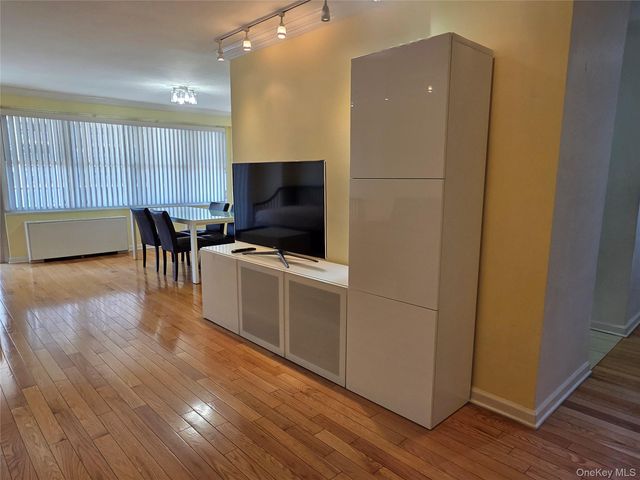 17-85 215 Street 6G, Bayside, NY 11360