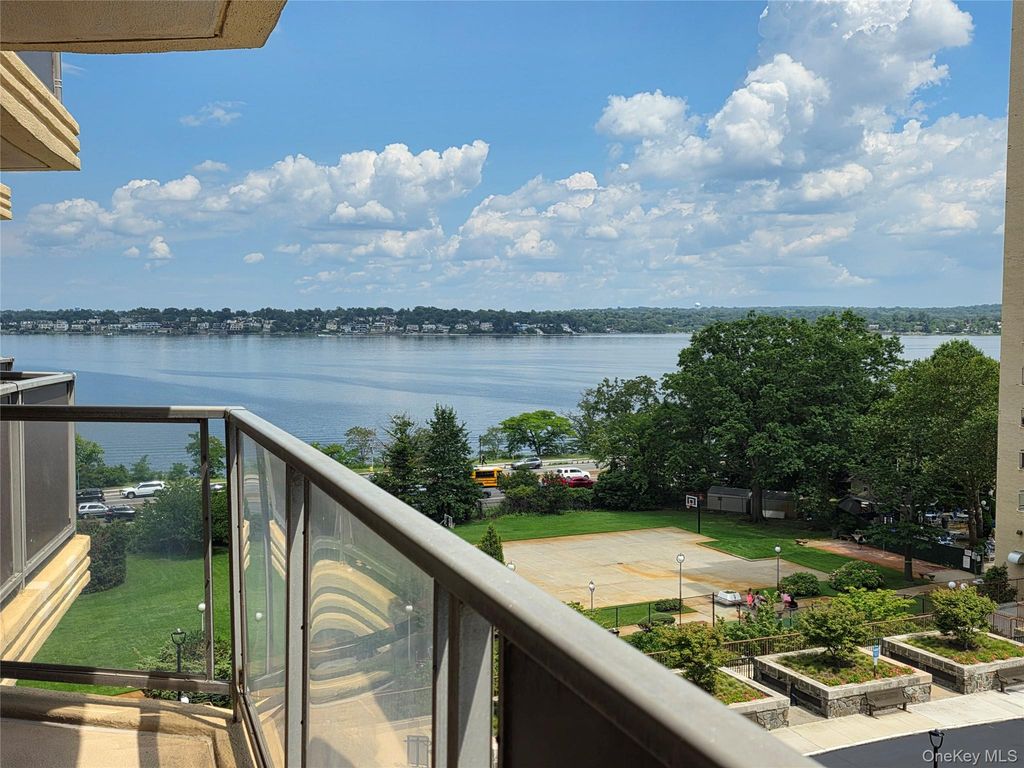 17-85 215 Street 6G, Bayside, NY 11360