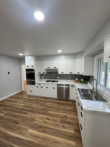 1136 Laurel Lane, Naperville, IL 60540