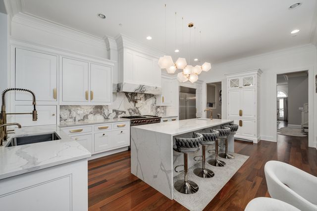 2140 N Clifton Avenue, Chicago, IL 60614